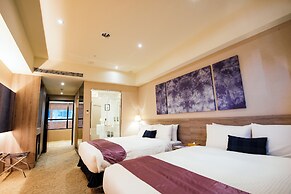 Aeris International Hotel