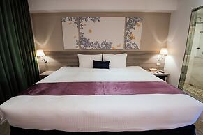 Aeris International Hotel