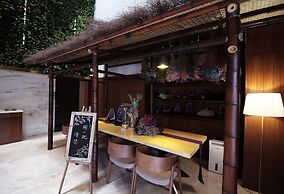 Aeris International Hotel