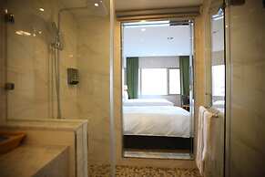 Aeris International Hotel