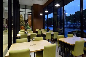 Aeris International Hotel