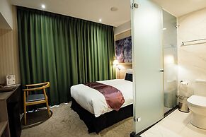 Aeris International Hotel