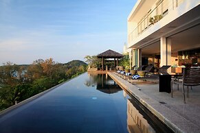 Bluesiam Villa
