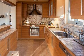 Absolute Villa by Stylish Stays