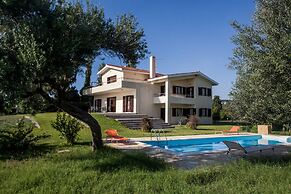 Absolute Villa by Stylish Stays