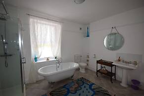 Newberry Beach Lodge