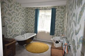 Newberry Beach Lodge