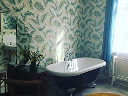 Newberry Beach Lodge