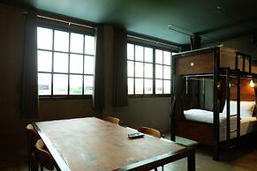 Rider Bedroom Hostel & Cafe