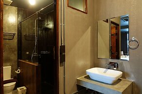 Rider Bedroom Hostel & Cafe