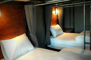 Rider Bedroom Hostel & Cafe