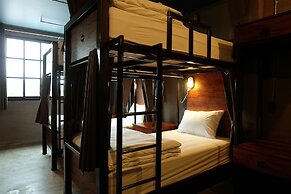 Rider Bedroom Hostel & Cafe