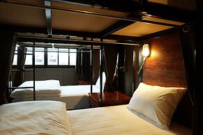 Rider Bedroom Hostel & Cafe