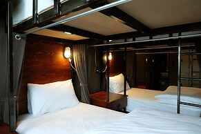 Rider Bedroom Hostel & Cafe