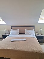 Hotel Ema