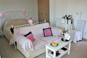 Lagoon View Apartments - Adults Only