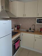 Lagoon View Apartments - Adults Only