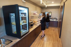 Encore Suites by Service Plus Inns