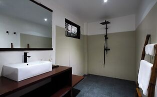 Last Frontier Beach Resort - Adults Only