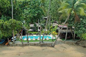 Last Frontier Beach Resort - Adults Only