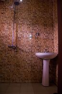 Glasshouse Hotel and Suites