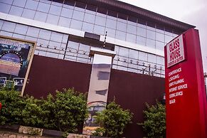 Glasshouse Hotel and Suites