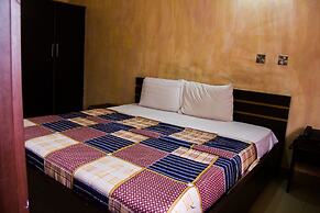 Glasshouse Hotel and Suites