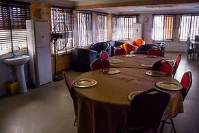 Glasshouse Hotel and Suites