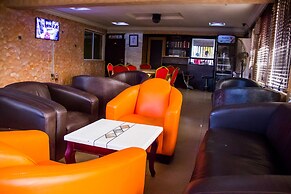 Glasshouse Hotel and Suites