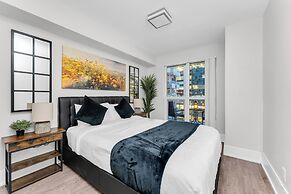 Grand Royal Condos - CN Tower