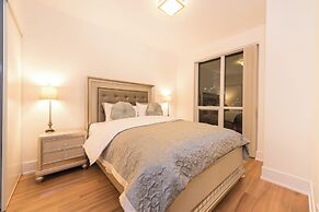 Grand Royal Condos - CN Tower
