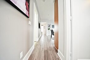 Grand Royal Condos - CN Tower