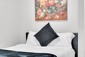 Grand Royal Condos - CN Tower