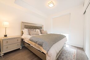 Grand Royal Condos - CN Tower