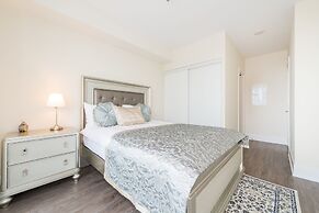 Grand Royal Condos - CN Tower