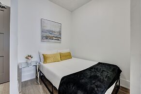 Grand Royal Condos - CN Tower