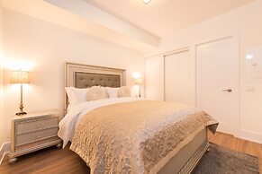 Grand Royal Condos - CN Tower