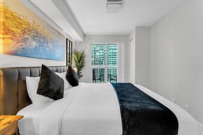 Grand Royal Condos - CN Tower