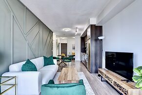 Grand Royal Condos - CN Tower