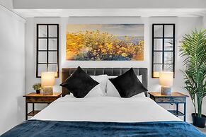 Grand Royal Condos - CN Tower