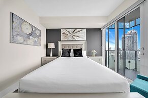 Grand Royal Condos - CN Tower