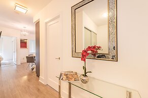 Grand Royal Condos - CN Tower