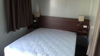 Shooters Saloon Bar Hotel & Cabins