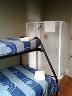 Shooters Saloon Bar Hotel & Cabins