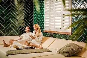 Hotel Brown Beach House & Spa