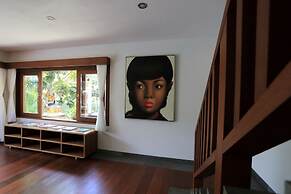 D'Legon Luxury Villas