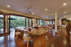 D'Legon Luxury Villas