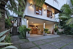 D'Legon Luxury Villas