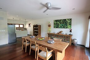 D'Legon Luxury Villas