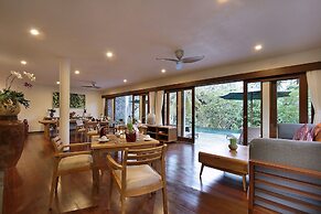 D'Legon Luxury Villas